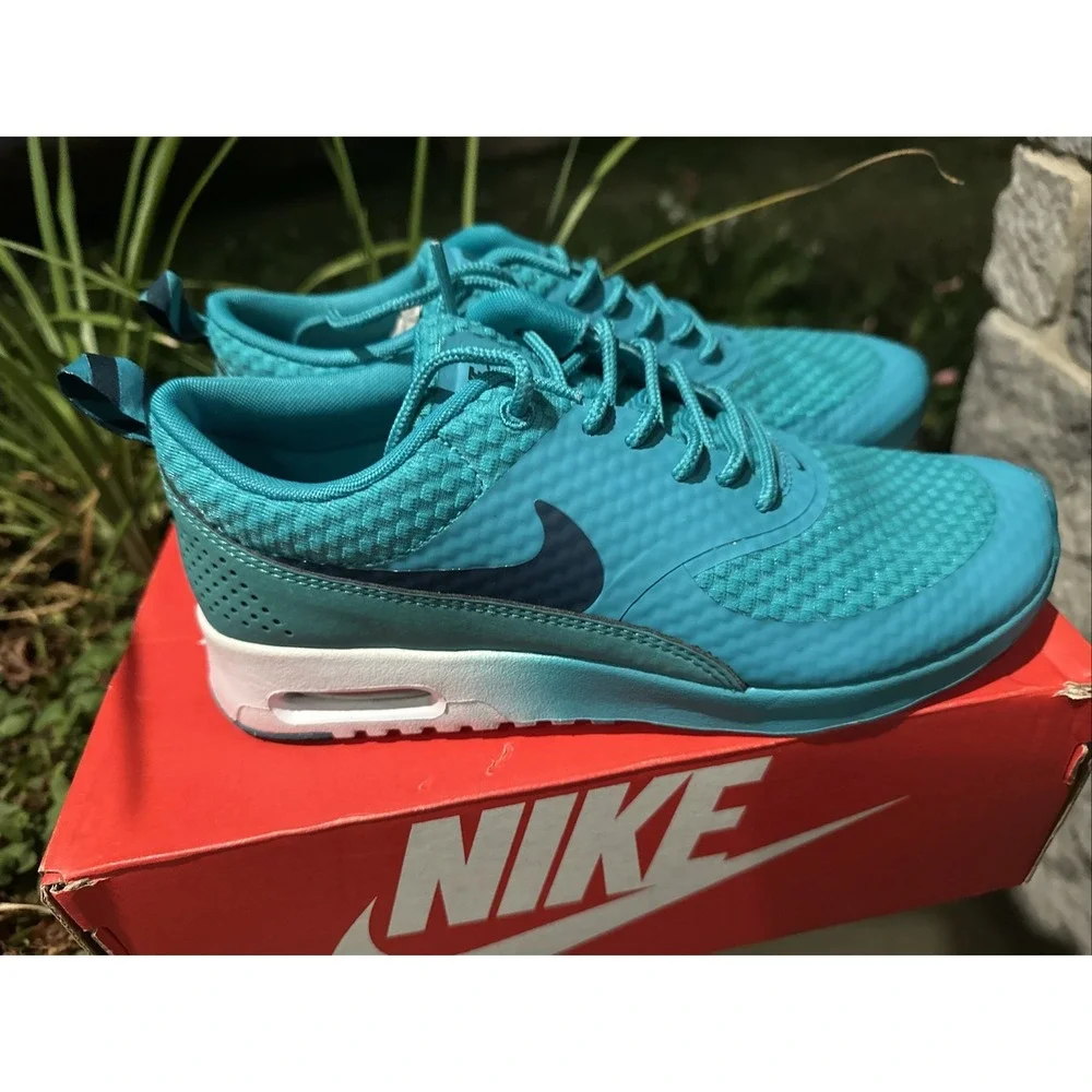 NIB Nike Air Max Thea Premium Turbo Green Nightshade White Trim Women's Size 7.5